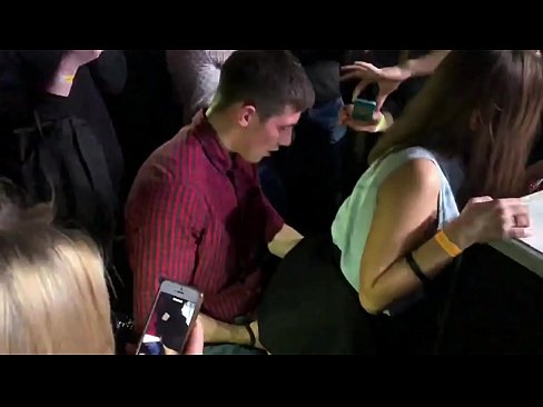 ❤️ Regte seks in 'n Russiese nagklub. 18-jarige Russiese meisie in die anus en vagina in 'n nagklub genaai ️ Anale video by porn af.porn-mz.ru ❌❤